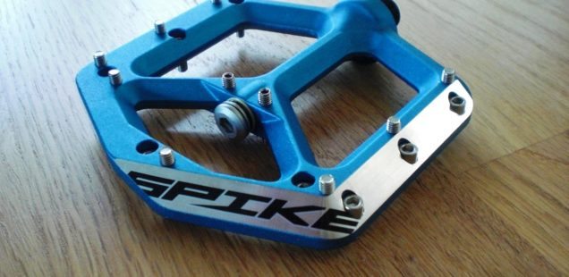 Spank Spike Pedal in Blue