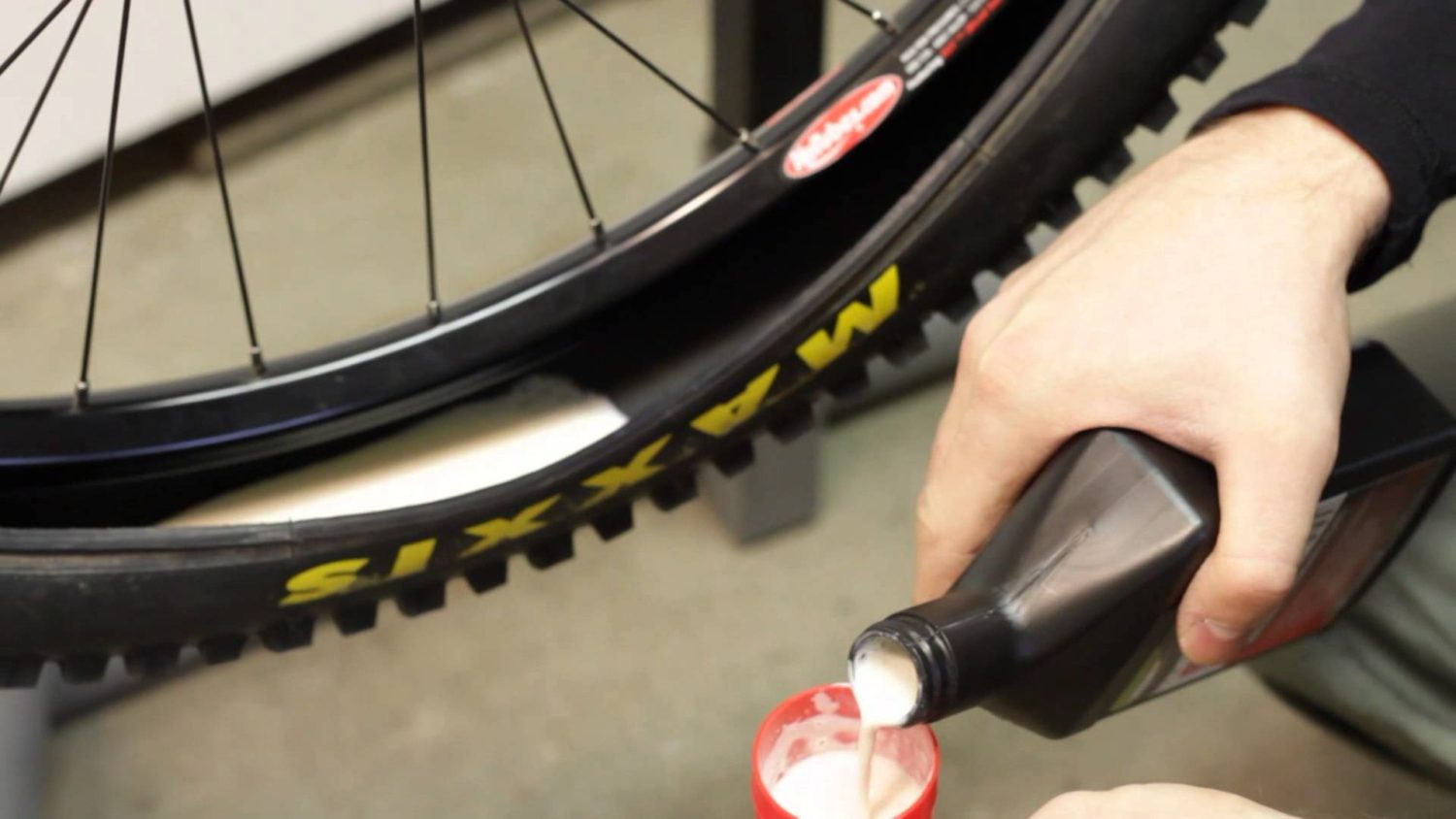 mounting tubeless mtb tires