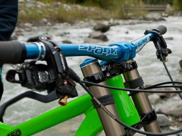 Spank Spike 777 Evo Handlebars in Blue