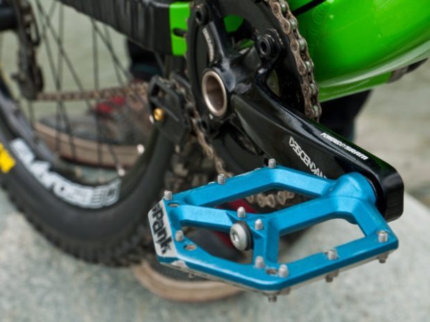 Spank Spike Flat Pedals in Blue