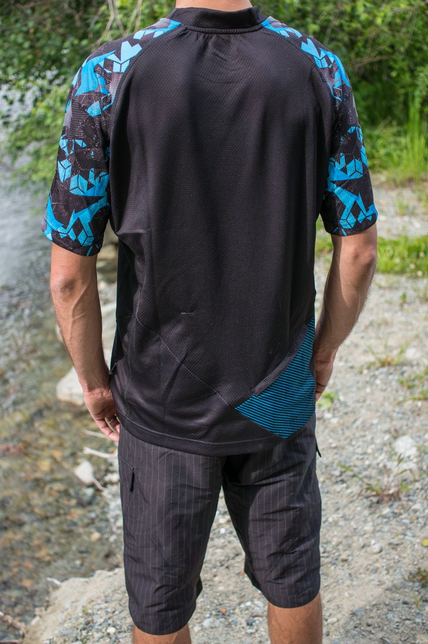 iXS Commox Shorts and Fastiz BC Jersey