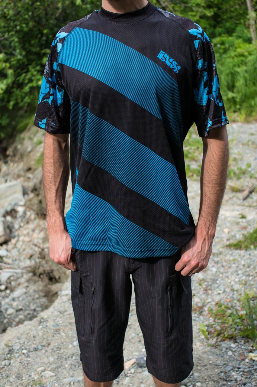 iXS Fastiz BC Jersey and Commox Shorts