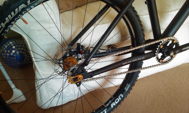 Single Speed MTB Conversion with Horizontal Dropouts and Chain Tug